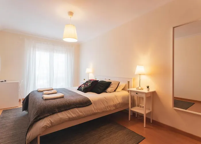 13 - Great Location פניש